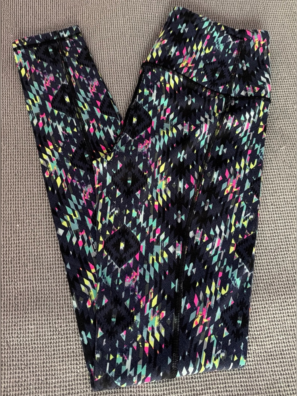 Victoria Secret VSX Knockout Leggings - XS - Neon Geometric Pattern